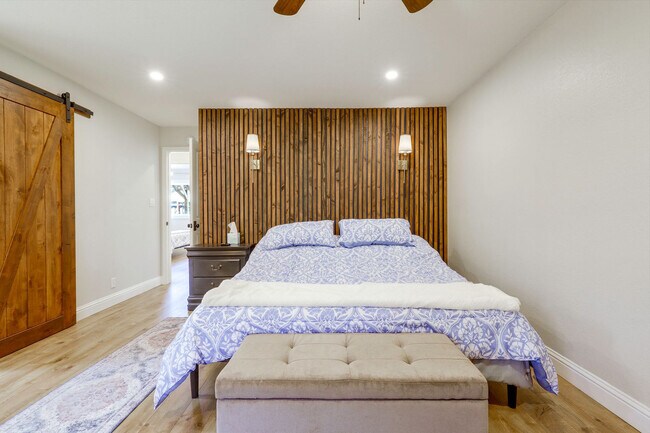 Building Photo - 1250 Sweetbriar Dr