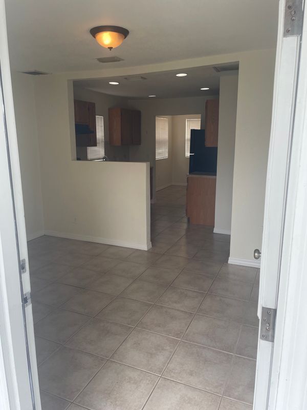 Foto del edificio - 6712 S Himes Ave
