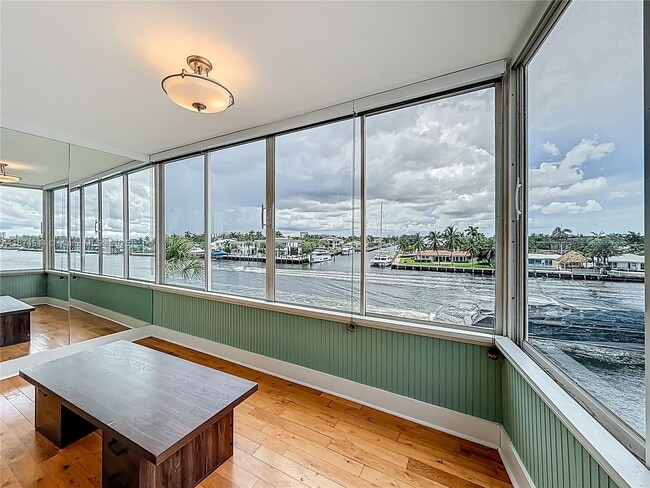 Building Photo - 401 N Riverside Dr