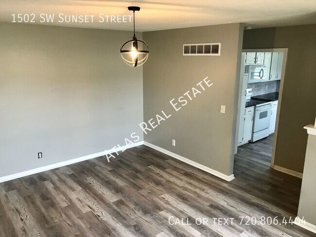 Building Photo - $200 off first month! Adorable, spacious 3...