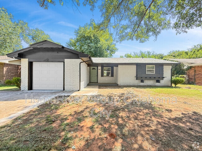 Building Photo - 4936 S Briarwood Dr
