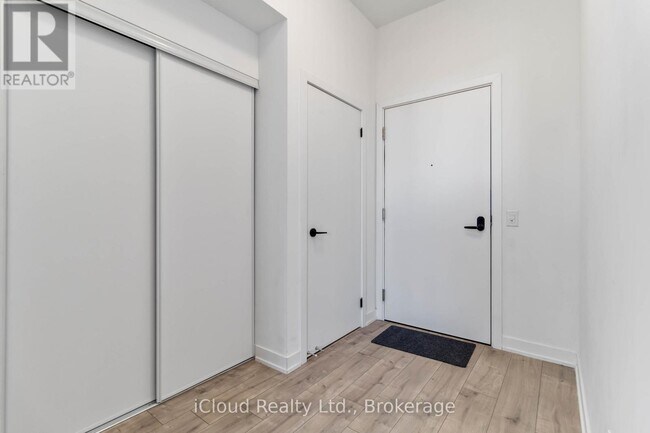 Building Photo - 220 Missinnihe Way