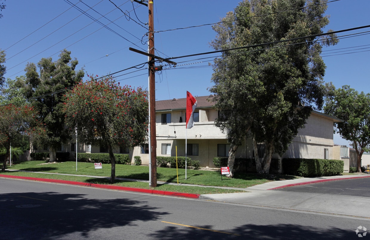 Aventine Court - Aventine Court Apartments