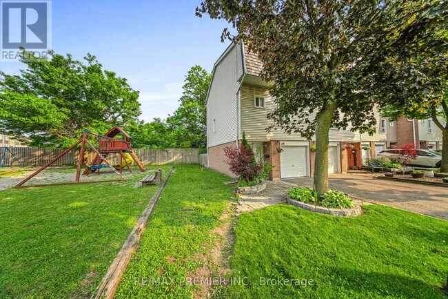 Photo du bâtiment - 120 Ellerslie Rd