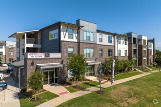 Building Photo - SEVEN TWELVE LOFTS