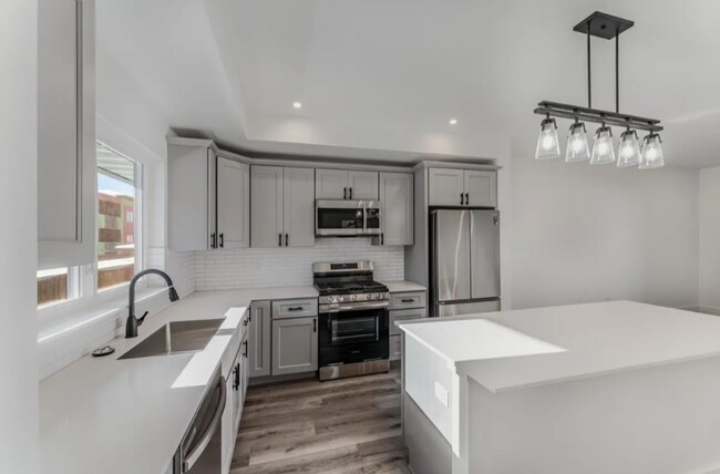 Foto del edificio - 1/2 of 1st months rent! Condo for Rent- Wa...