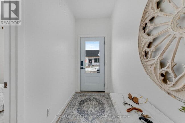 Building Photo - 16 Silver Crk Rd