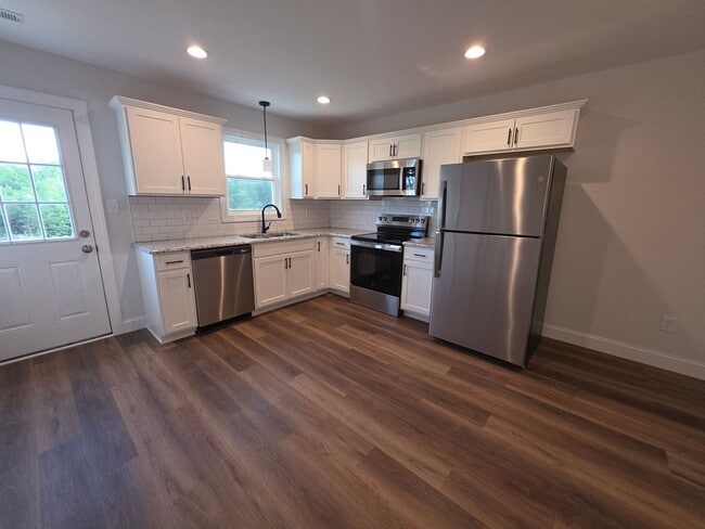 Foto del edificio - 2266 Smith Mountain Lake Pkwy