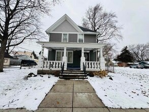 Building Photo - 916 9th St