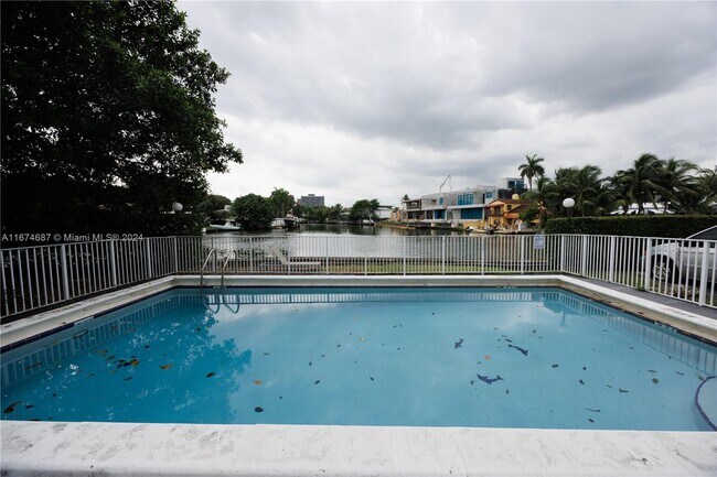 Foto del edificio - 860 NE 78th St