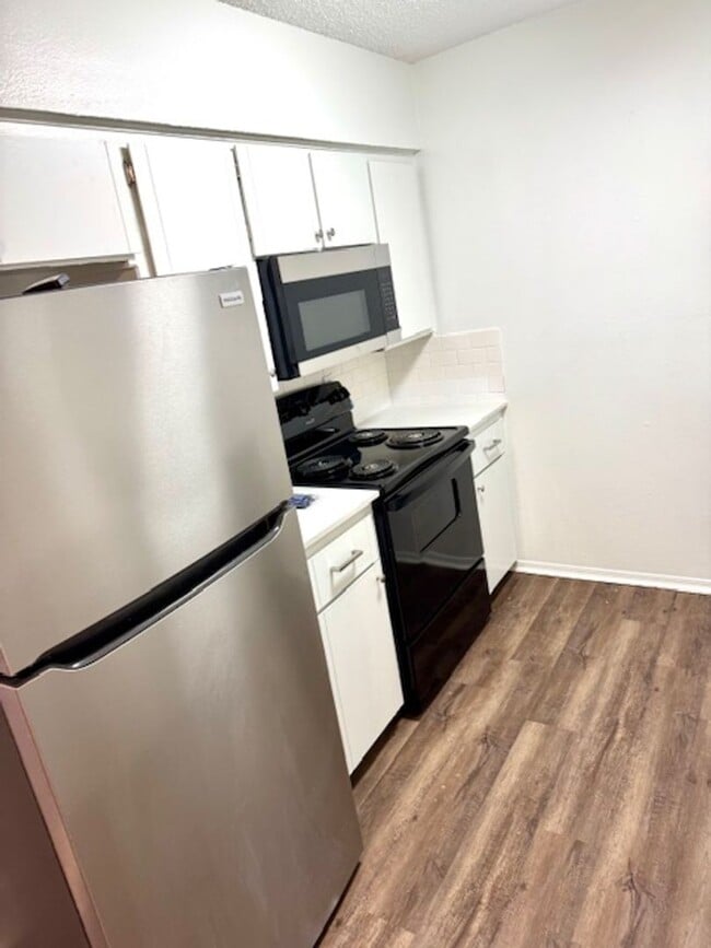 Photo - Very nice updated 2 bedroom / 2 bath Duple... Townhome