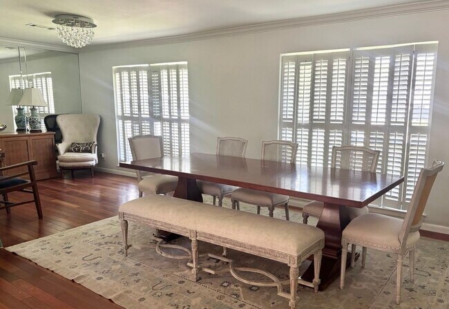 Foto del edificio - 729 Camelot Ln