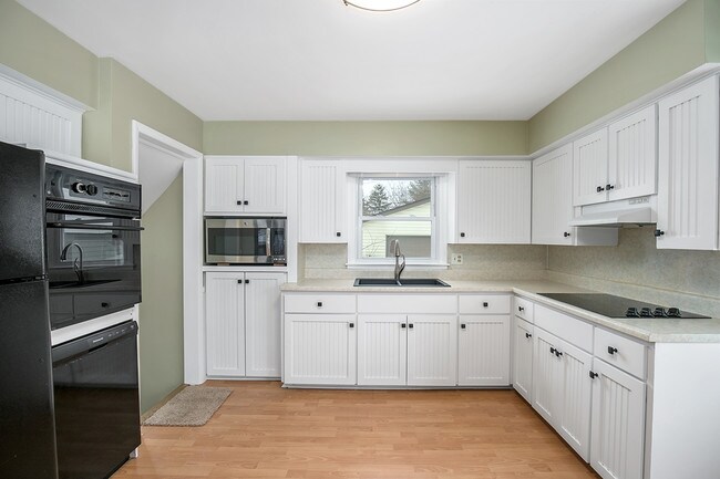 Foto del edificio - 500 Faircrest Ave NW