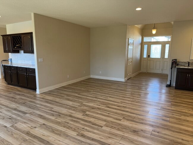 Building Photo - 1361 Elges Ave