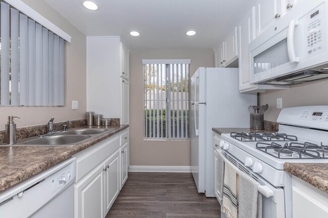 Building Photo - Villas Aliento Apartment Homes