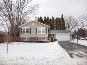 Building Photo - 2627 N Ridge Ave
