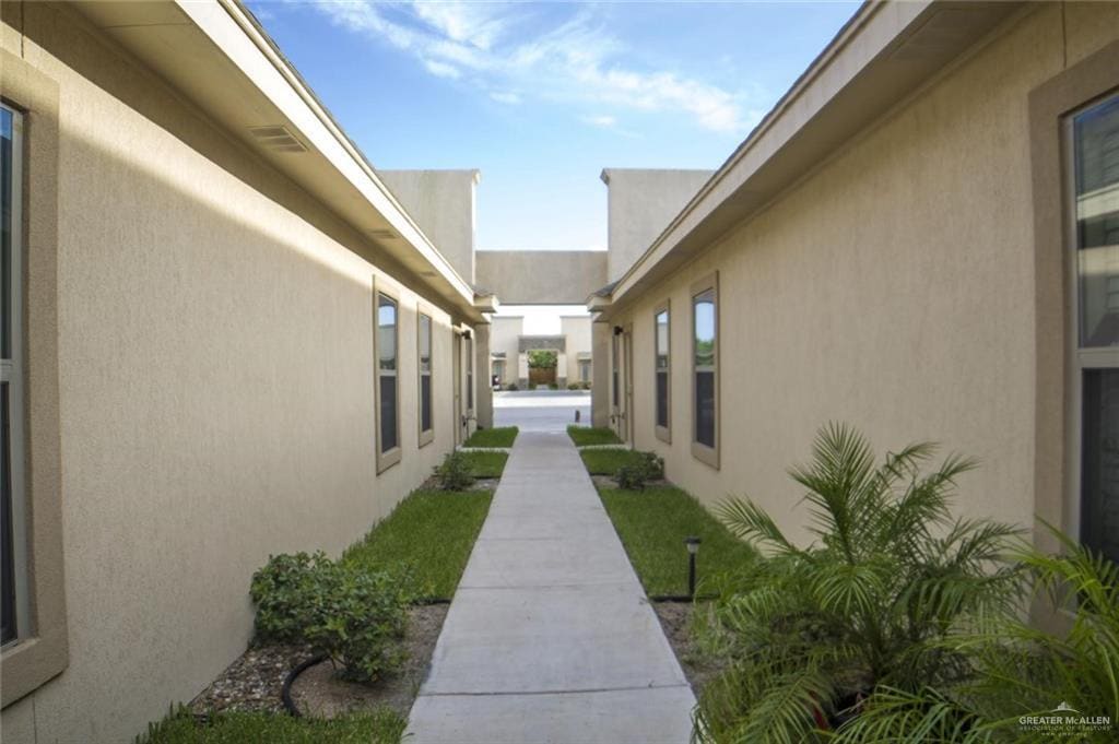 Building Photo - 704 E Myrtle Beach Ave