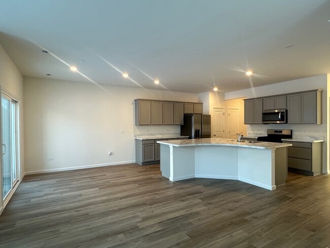 Building Photo - 5924 Hawkweed Dr