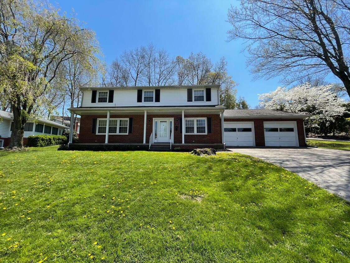 4 br, 3.5 bath House 1344 Winona Ave House Rental in WV