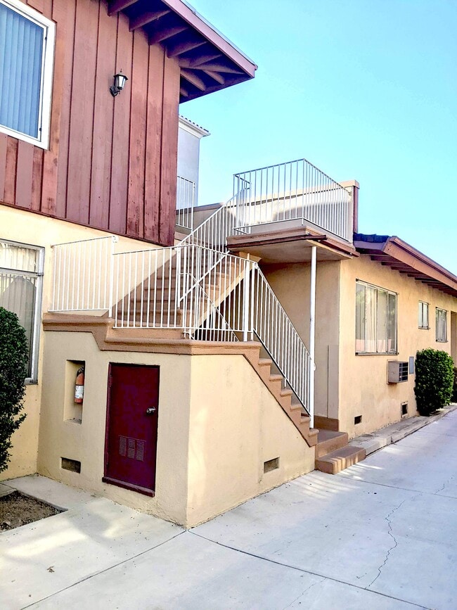 Building Photo - 11208 Camarillo St