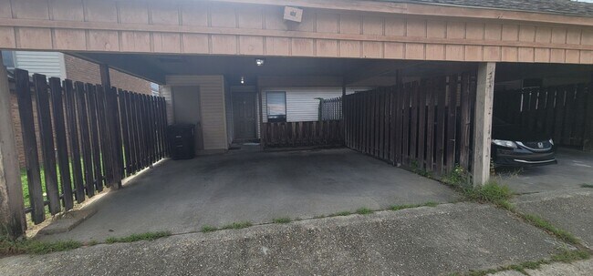 Foto del edificio - 12837 Country Ridge Ave