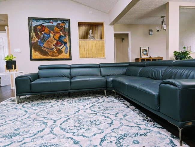 Building Photo - 1303 Colony Dr