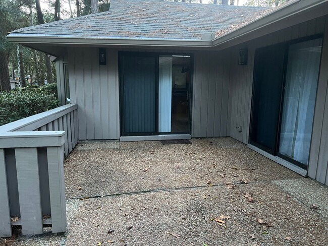 Building Photo - One-Level Home in Sea Pines!