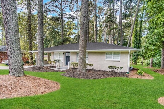 Building Photo - 2405 County Line Rd SW