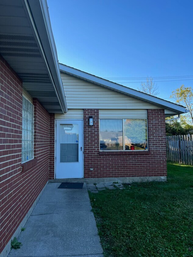 Primary Photo - 3093 Charles Dr