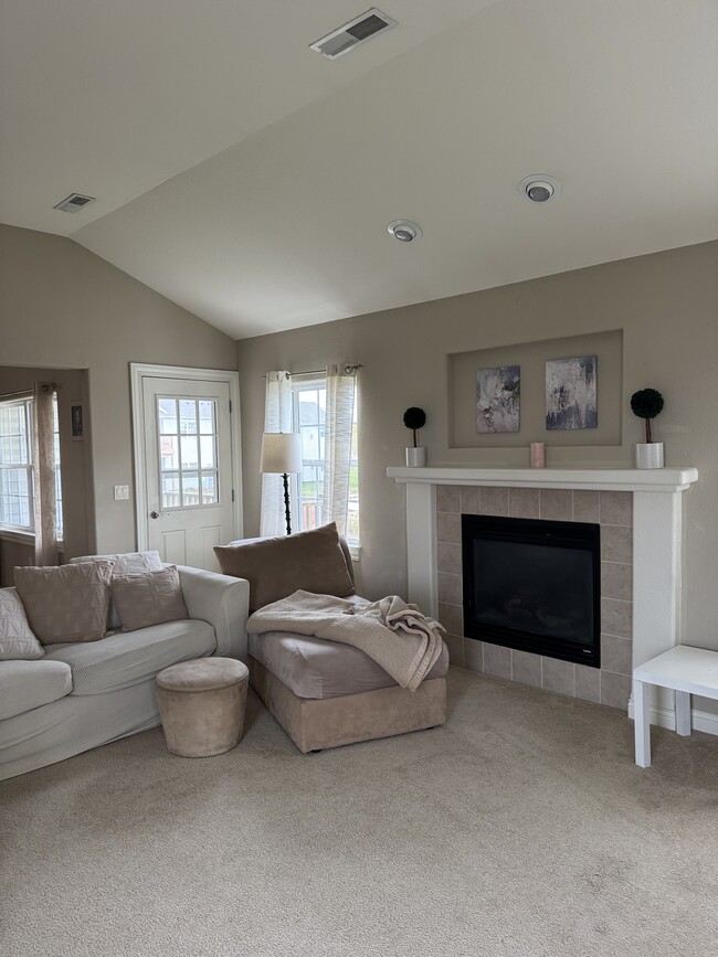 Foto del edificio - 1850 Stoney Ln