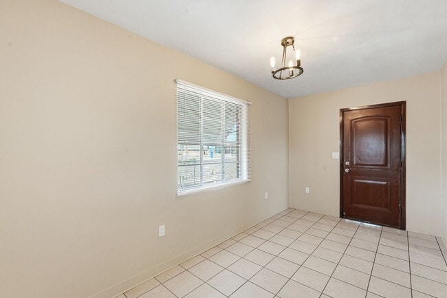 Foto del edificio - Light-Filled Tucson 2 Bedroom Rental – Move In This November!