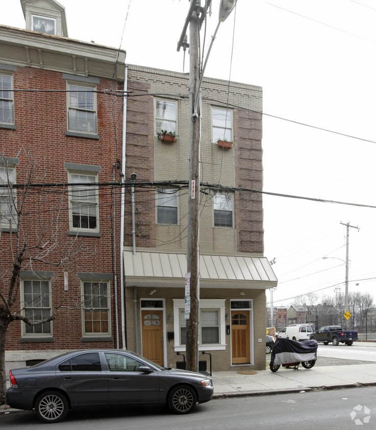 Building Photo - 627 S 10th St