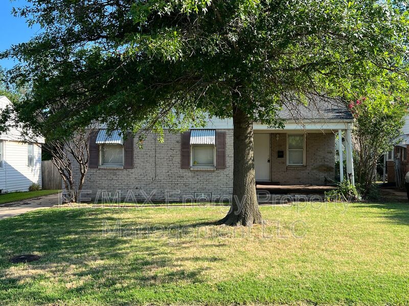 Primary Photo - 509 E Boeing Dr