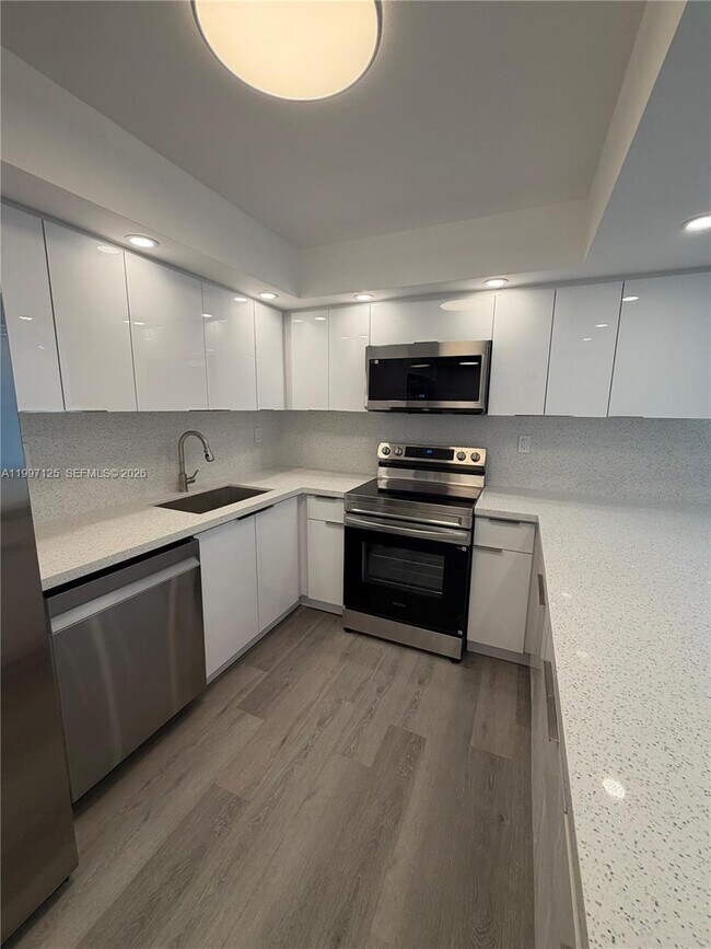 Foto del edificio - 851 Three Islands Boulevard