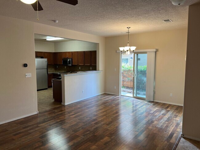 Foto del edificio - 10824 Fort Point Ln NE