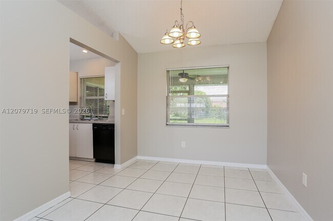 Building Photo - 2514 SW Monterrey Ln