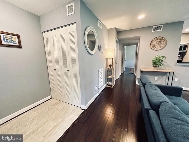 Foto del edificio - 1734 Ascot Way