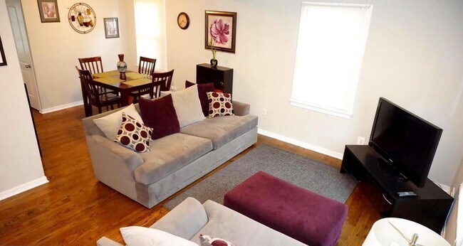 Living - 5805 Choctaw Dr