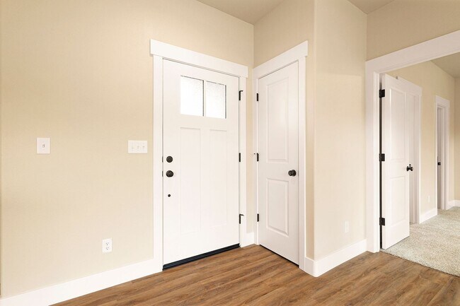 Foto del edificio - Welcome to your new 1 bedroom home nestled in the serene beauty of Paradise, CA!