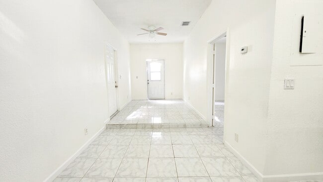 Foto del edificio - 421 W Evanston Cir