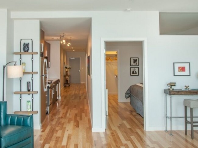 Building Photo - 1632 N Bayshore Dr