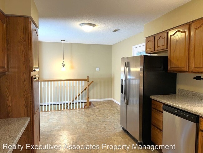 Building Photo - 3 br, 2.5 bath House - 3900 Deerfield Road