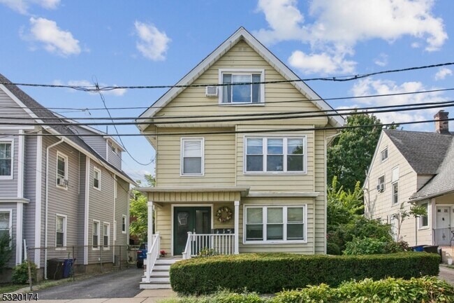 Foto del edificio - 16 Henry St