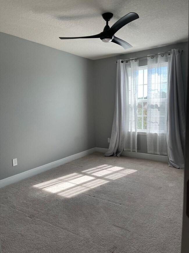 Foto del edificio - For Rent: Beautiful 3 Bed/2.5 Bath Townhom...