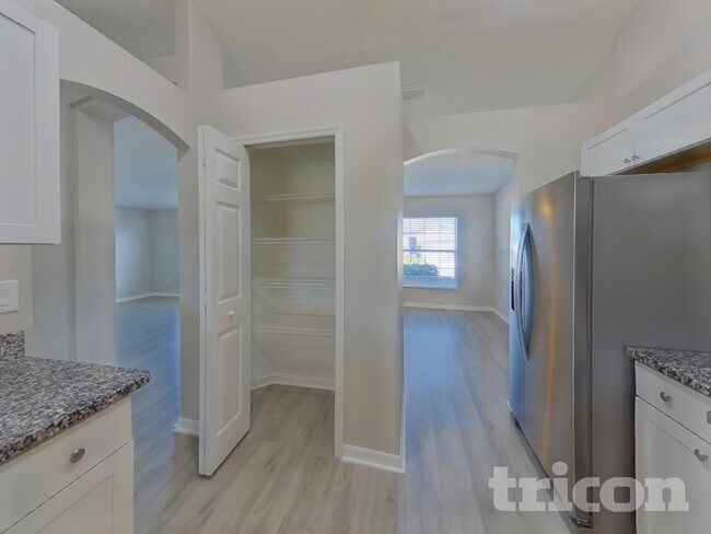 Foto del edificio - 102 Milton Pl