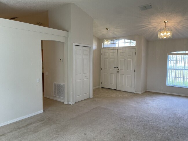 Building Photo - Beautiful 3-bedroom, 2-bath house availabl...