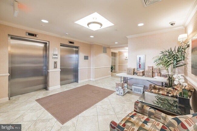 Building Photo - 700 Commodore Court