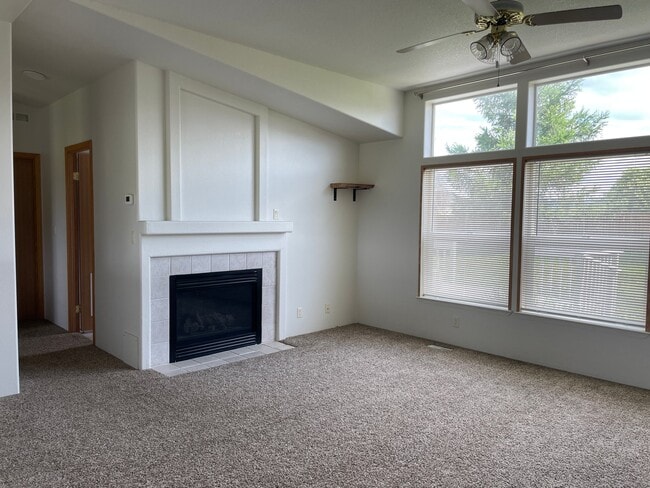 Foto del edificio - 5305 Brooklyn Ct