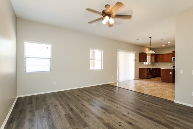 Foto del edificio - 5206 W Glass Ln