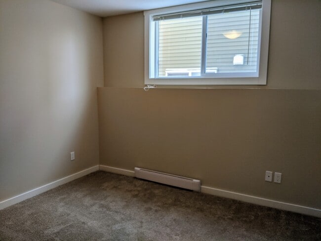 Building Photo - 1632 A-16387 87 Ave